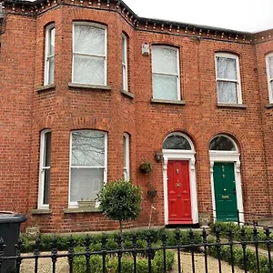 https://2-minutes-from-drumcondra-station.dublin-hotelsweb.com
